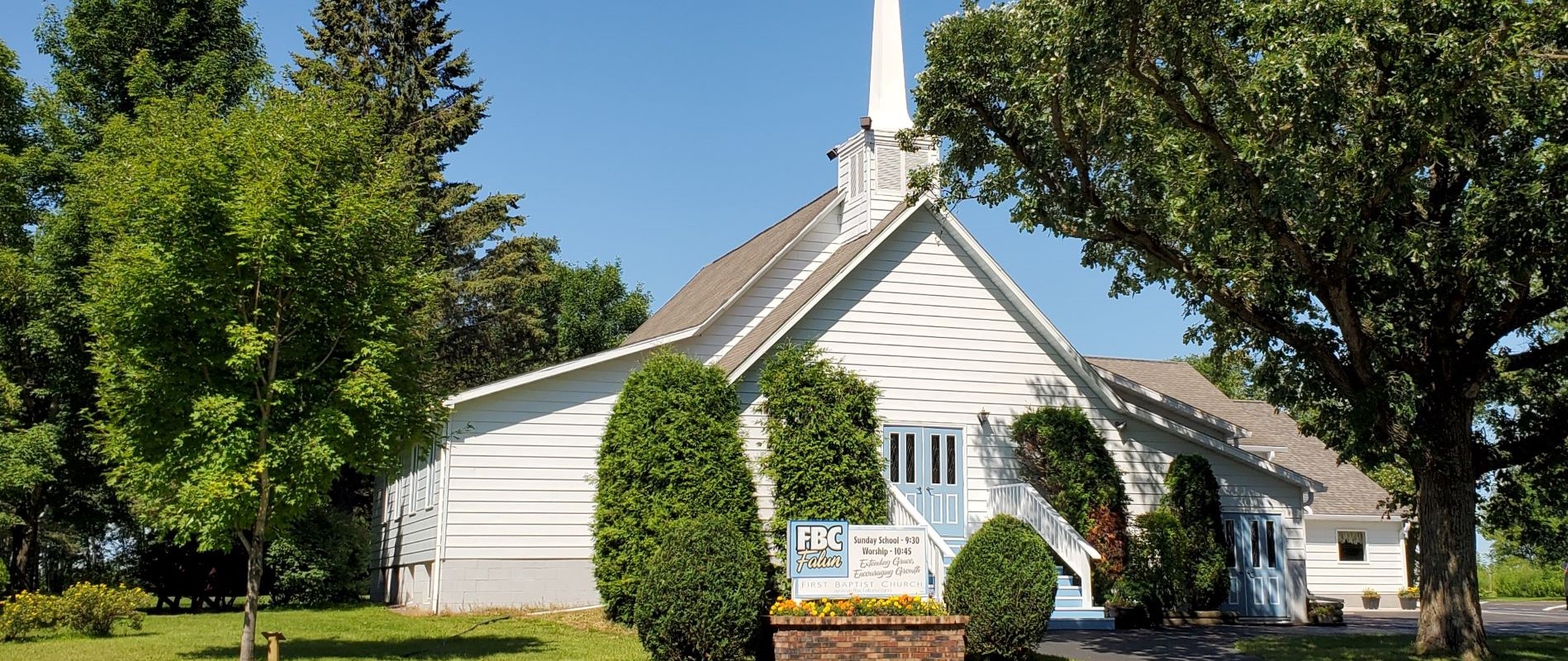 images/SitePictures/Church5-1900x800.jpg